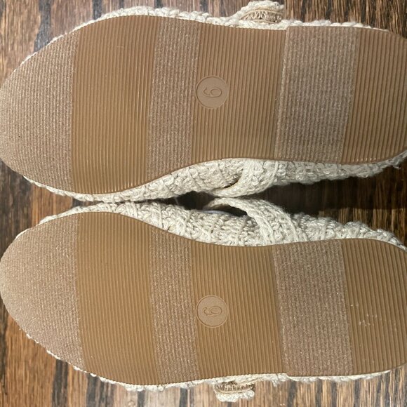 BNWT | Baby/Toddler Crochet Mary Jane Shoes - Picture 3 of 4